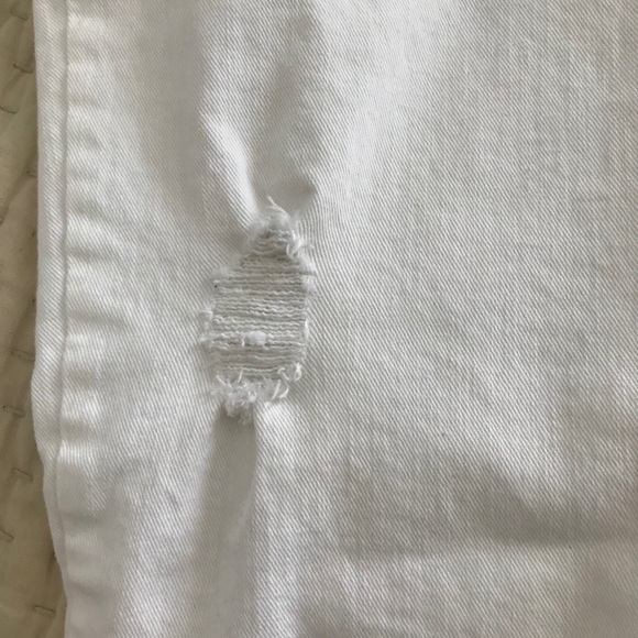 White Gap Jeans with Light Distressing - Picture 5 of 6